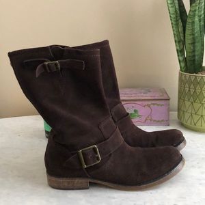 American Eagle suede boots
